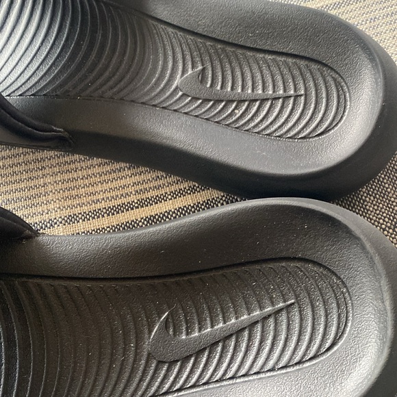 Men’s Nike slides - Picture 5 of 5
